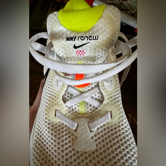 Nike Renew Run size 6Y - Picture 9 of 10